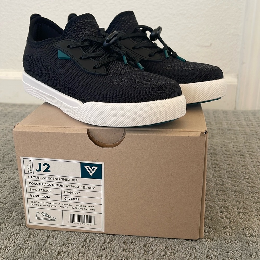 Vessi Kids’ Waterproof Weekend Sneaker- Size J2- NIB